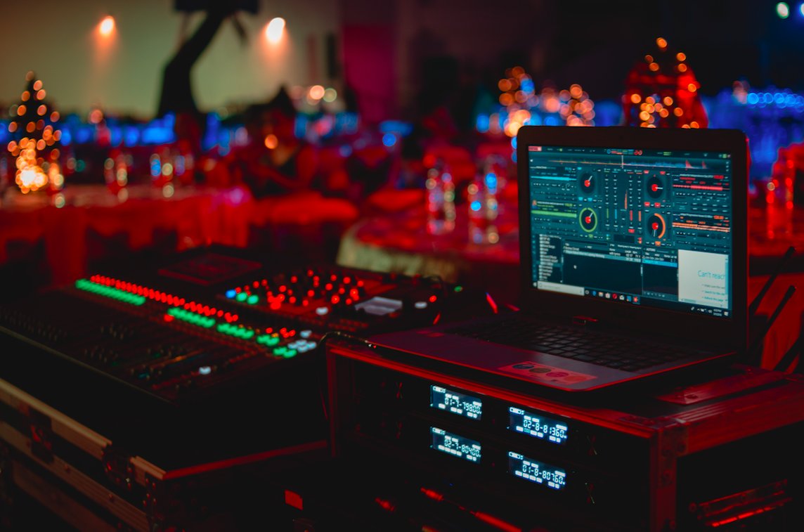 PCMACW's tweet image. Find the answers to questions such as "When do I need to hire a lighting designer?" or "When do I need to hire a rigger?" "How is facial recognition impacting today's events?" 

Tickets on sale now for the Event Technology Update 2020. Link in bio! #eventboss #yvreventprofs