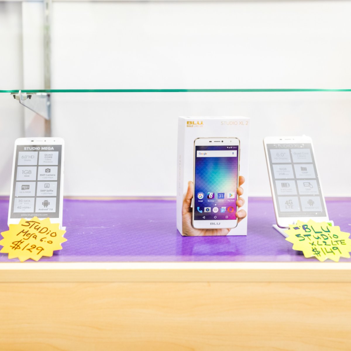 wireless111's tweet image. We have the phones you want for the prices you'll love.