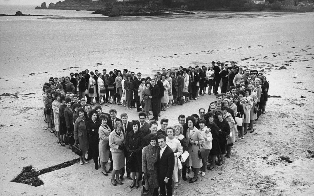 Here's a great look back at #Honeymoons through the ages. How things have changed!!! #WeddingPlanning #Wedding #camping #beach #islandescapes 

buff.ly/3cmpvWB