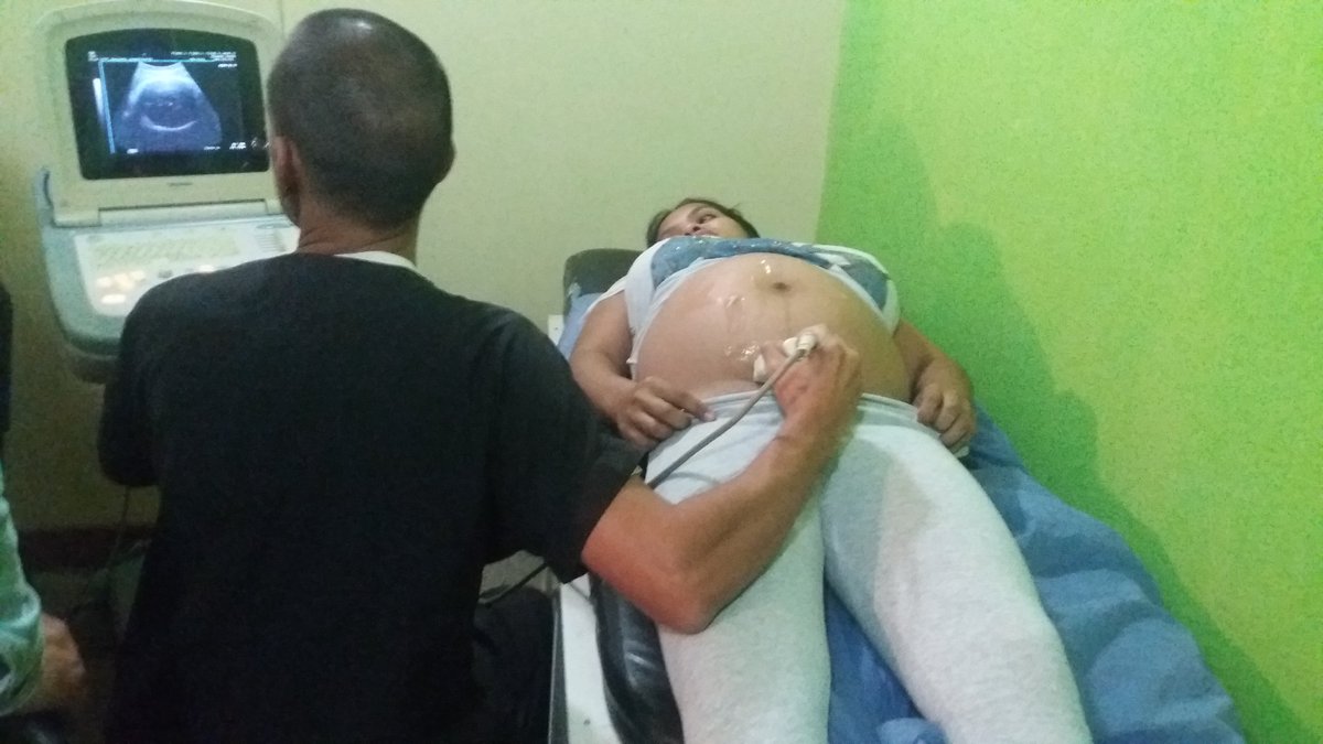 SaludMpalCBol's tweet photo. #02Marzo 🏥 Gracias a la gestión humanitaria del alcalde @comandosergioh el pueblo bolivarense cuenta con un servicio Ginecológico de calidad y gratuita al servicio del poder popular con el programa Cesáreas controladas👨👩👧👦
#PoderPopularAlFrente
#AngosturaDelOriconoesSalud https://t.co/iopfcL20Mj