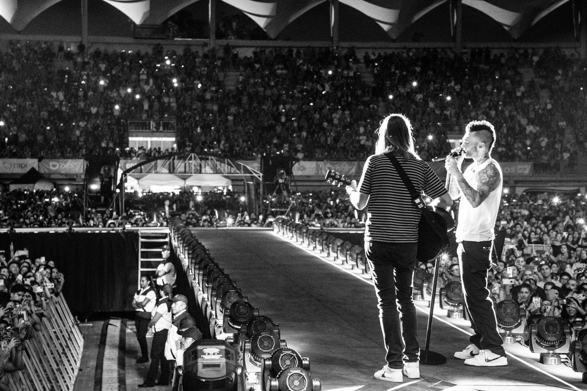 Maroon 5 tweet media