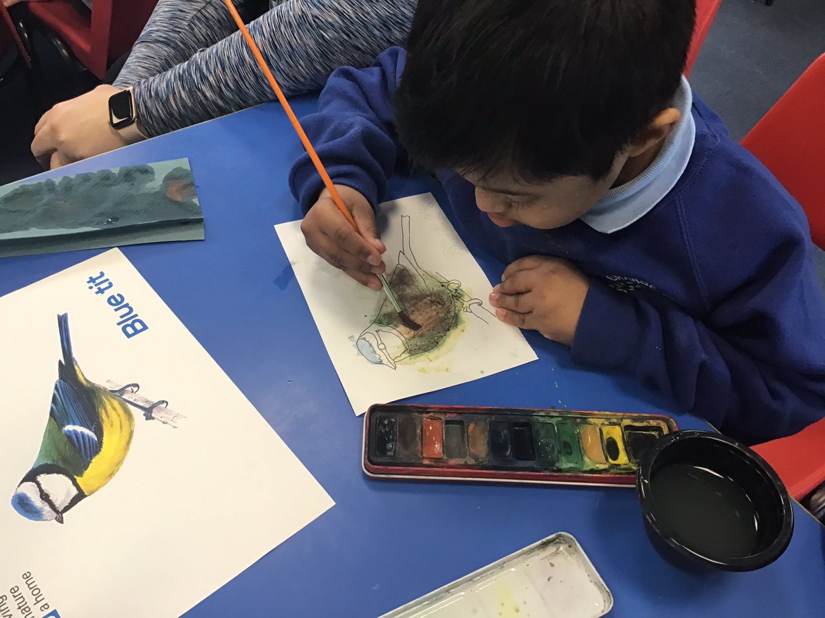 GrangeYear2's tweet image. How do you like our artists in Sycamore Class? Putting out art skills to good use as they help us to learn more about creatures that share our school grounds #RSPB_Learning