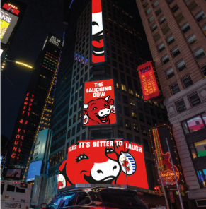 belbrandsUSA's tweet image. @TheLaughingCow heads to Times Square in New York to promote the brand's new campaign, "Because It's Better to Laugh". The new digital billboards debuted in Times Square today. Share your snacking moments with us on Twitter @TheLaughingCow with #ChoosetoLaugh.