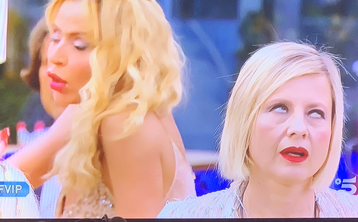 cippissima's tweet photo. Quando di sentire quanto “lavora” la Marini non se ne può più #valeriavsantonella #gfvip4 #ilgfpeggiore #gfvip2020 #haisventolatoilrosario #AntonellaElia https://t.co/ax0L1bxXwc
