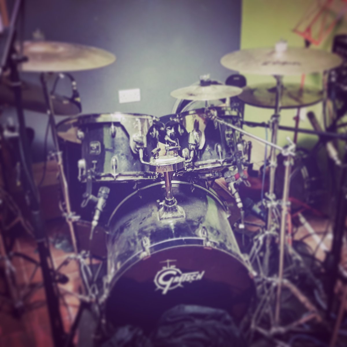 jonny_esq's tweet photo. The dust makes it sound better! 
#drumkit #drummer #drumming #gretsch #zildjian #zildjiancymbals #worldofdrums #theworldofdrums  #drums #staggcymbals #recordingstudio #drumminggoals #studiolife #drumsession #drumset #Fluance #Lunacy https://t.co/mwXFfkZIqe