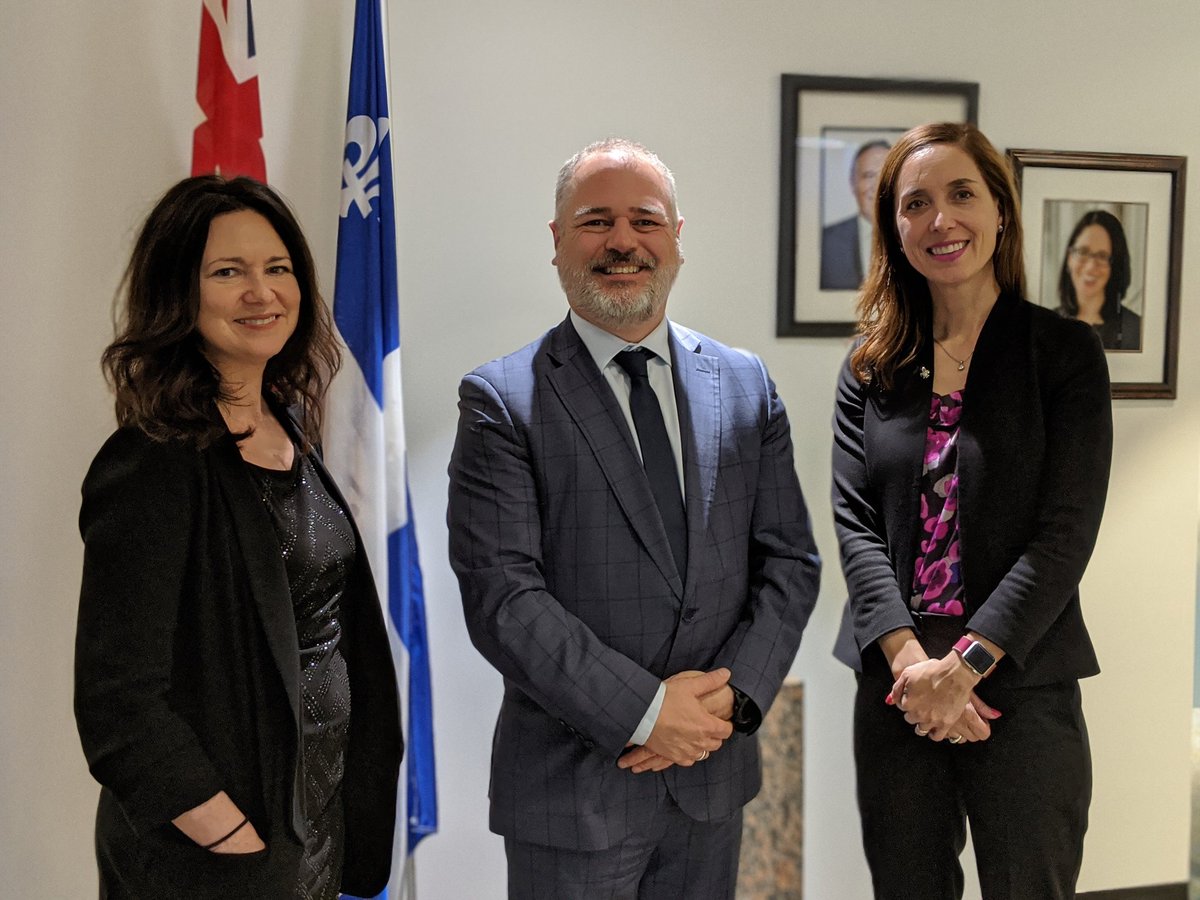 QuebecToronto's tweet photo. C'est toujours un plaisir d'accueillir le ministre de @MERN_Quebec @JJulienCAQ à Toronto. Il vient participer à la foire internationale @the_PDAC (où le ministère a un super kiosque!). 
La foire attire 25 000 visiteurs de +130 pays #QuebecRayonne https://t.co/DnnYYhi88i