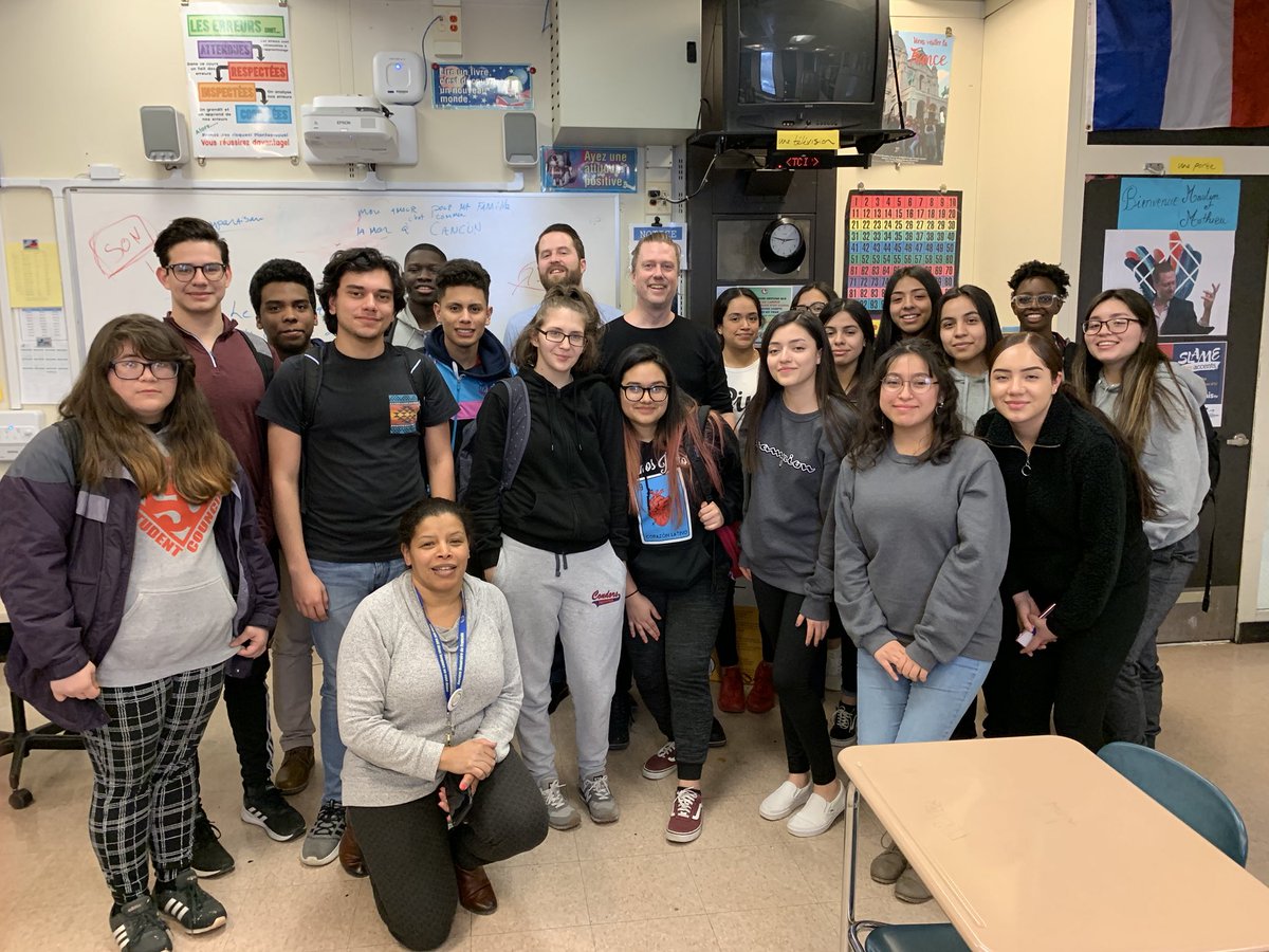 lippe_mathieu's tweet photo. En tournée d’ateliers et spectacles à Chicago et Détroit cette semaine pour le concours « Slame tes accents!!! » en collaboration avec @CFAmeriques @QcChicago Première série d’ateliers aujourd’hui.
#Francophonie #poésie https://t.co/WK1VCrYKgq