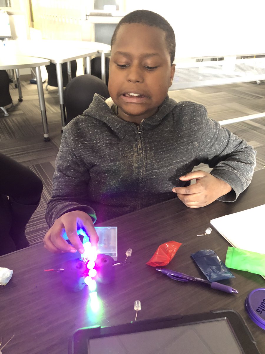 MrsLonien's tweet photo. Mr Schmitz’s class having some fun learning about circuits! We love @SquishyCircuits #squishycircuits #science #funinfourthgrade https://t.co/SpZbulYSGu