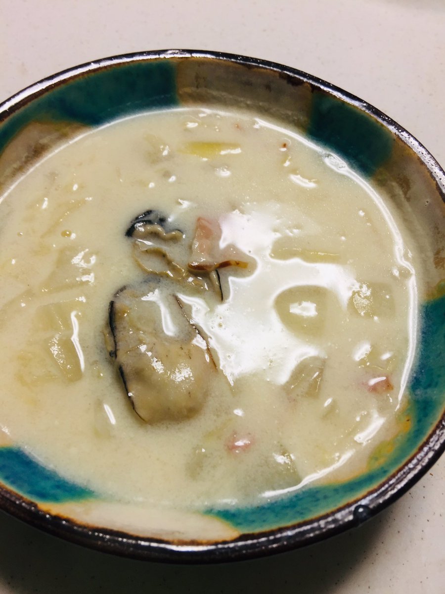 谷崎泉 晴れ 大変だ とクマの声 今度は何だと思えば潮干狩り の舟の運航 がコロナで中止になったとな 俺のあさりが と嘆きつつも代替案を模索するクマ そんなにあさりが大事か 大事です 昨夜のおかずシリーズ 牛乳で クラムチャウダー 貴族