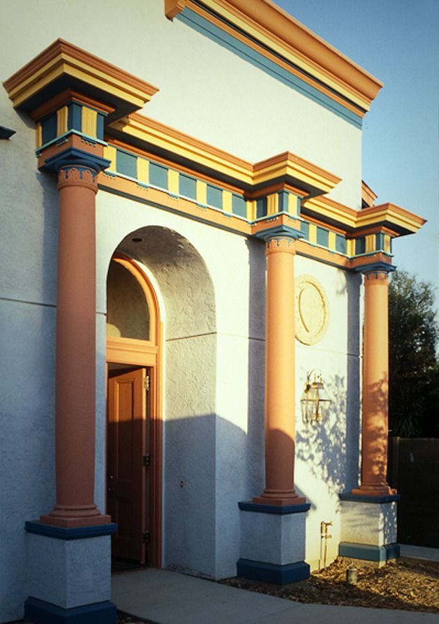 And now to another extreme, I adore the camp & saturated incarnations of classicism & Thomas Gordon Smith’s warly work is up there, here with his Tuscan & Laurentian Houses, Livermore, California, 1979