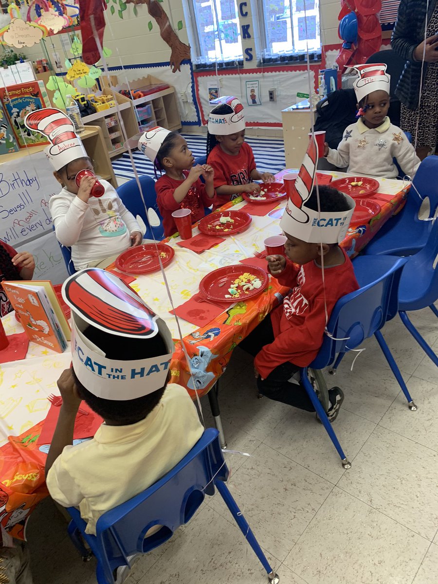 rocks_literacy's tweet photo. Read Across America Day at @TheAcademyatAJ was awesome, it warmed my heart reading to the kindergarteners this afternoon! ❤️ #greeneggsandham #1fish2fishRedfishBluefish @pgcps @PGCPSLitTeam https://t.co/D77EEnTytp