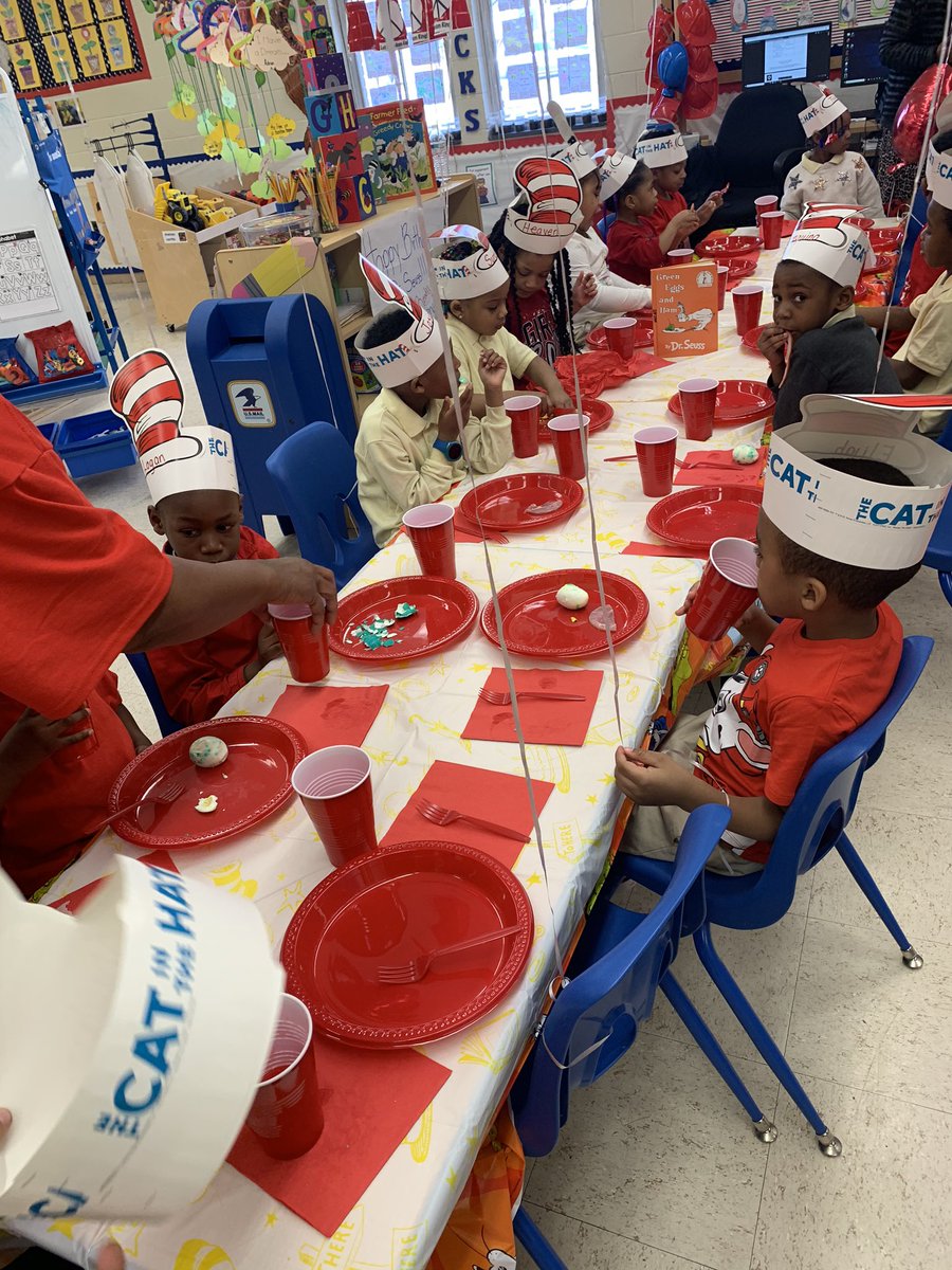 rocks_literacy's tweet photo. Read Across America Day at @TheAcademyatAJ was awesome, it warmed my heart reading to the kindergarteners this afternoon! ❤️ #greeneggsandham #1fish2fishRedfishBluefish @pgcps @PGCPSLitTeam https://t.co/D77EEnTytp