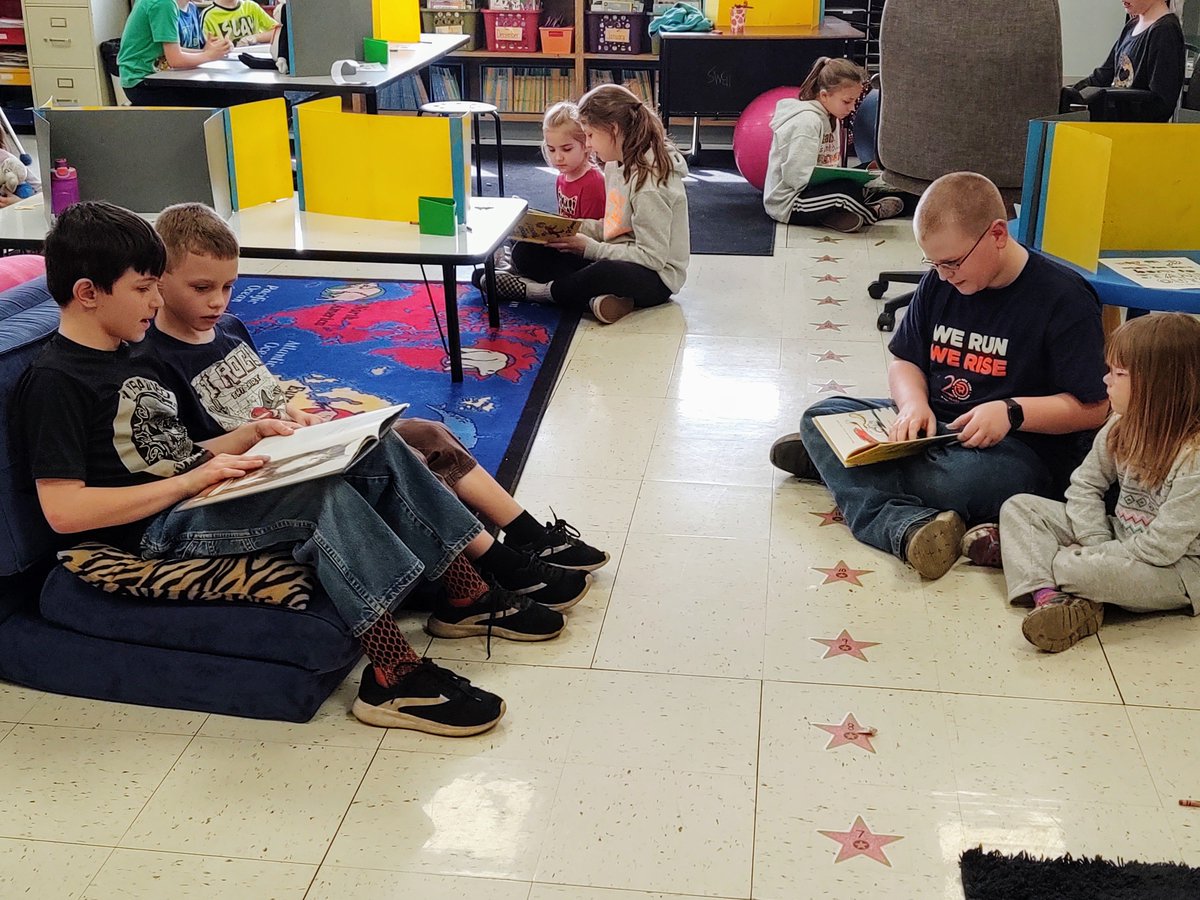 lswardenski4's tweet photo. Read Across America Day! 4th grade and 1st grade read to each other to celebrate.#ibtigerpride🌎📖😀 https://t.co/7wiulg9Yd3