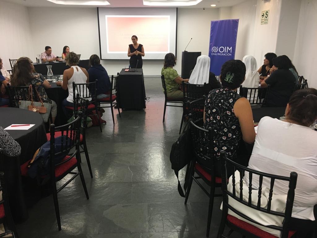 MimpPeru's tweet photo. Equipos técnicos de los Centros de Acogida Residencial del Inabif que atienden a adolescentes víctimas de trata, fortalecen sus competencias en el "Taller de capacitación en gestión de albergues para sobrevivientes de trata de personas", organizado por @OIM_Peru y @StatePRM. 🇵🇪🙌 https://t.co/7Rr103XDAj
