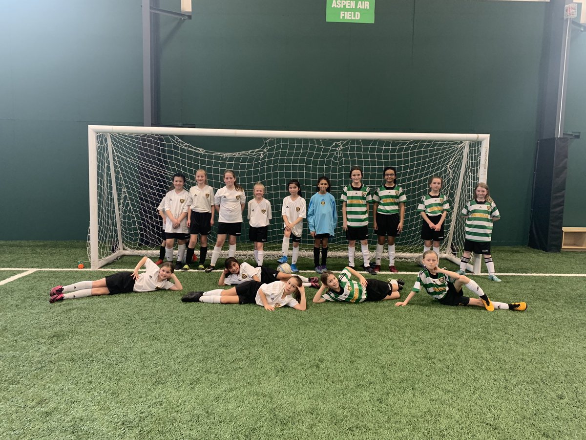 FoothillsSoccer's tweet photo. Loved having the #FoundationPhase and #DevelopmentPhase Girls teams in this weekend for in-house 7v7 games! ⚽️
Talented players (with lots of personality)and passionate coaching on display! 💚
U9 players even stayed after to learn from the older girls! 👏🏻💭
#TheFoothillsWay https://t.co/UOrfQw2Bnw
