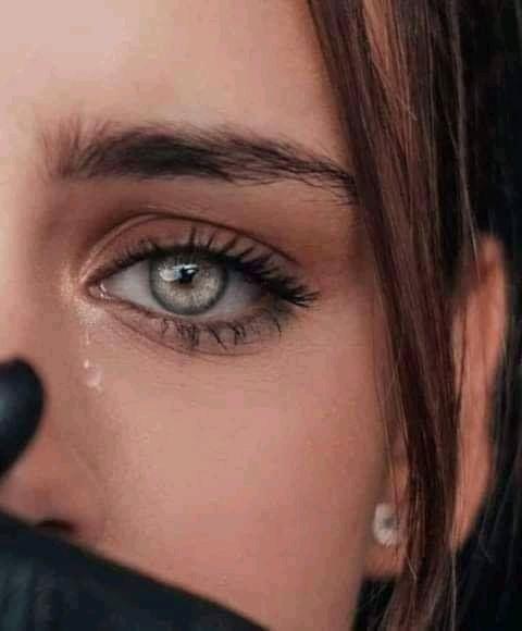 لا تدع قلبك في البعد ينكرني
فثمة احساس نبيل قد نما كالجنين بداخلي
وثمة شعور بالشوق يعتريني ..كلما لامس طيفك خافقي.......💔