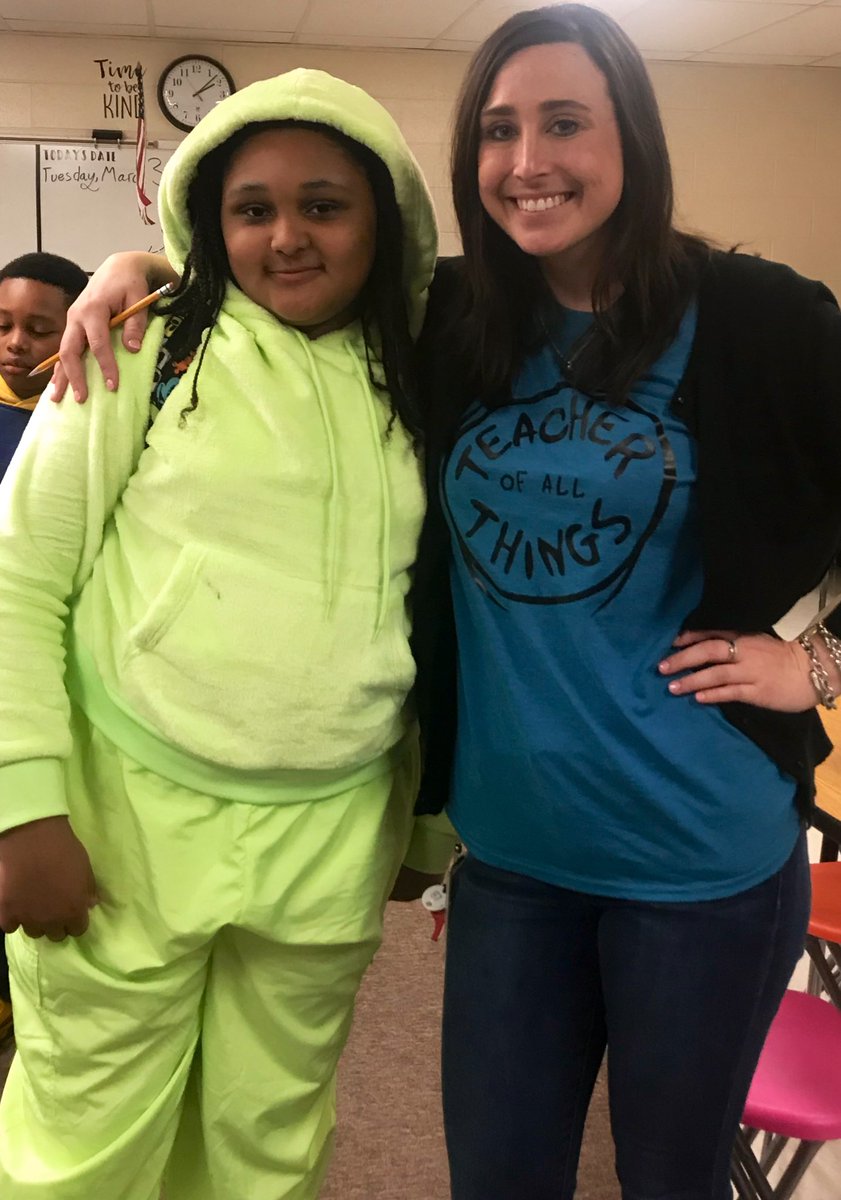 MrsHenderson73's tweet photo. This Grinch’s heart doesn’t need to grow three sizes 💚 #ReadAcrossAmerica @bakerelembears #HappyBirthdayDrSeuss #journeytoawe @tunzovfun2009 https://t.co/IdfwLDdLwp