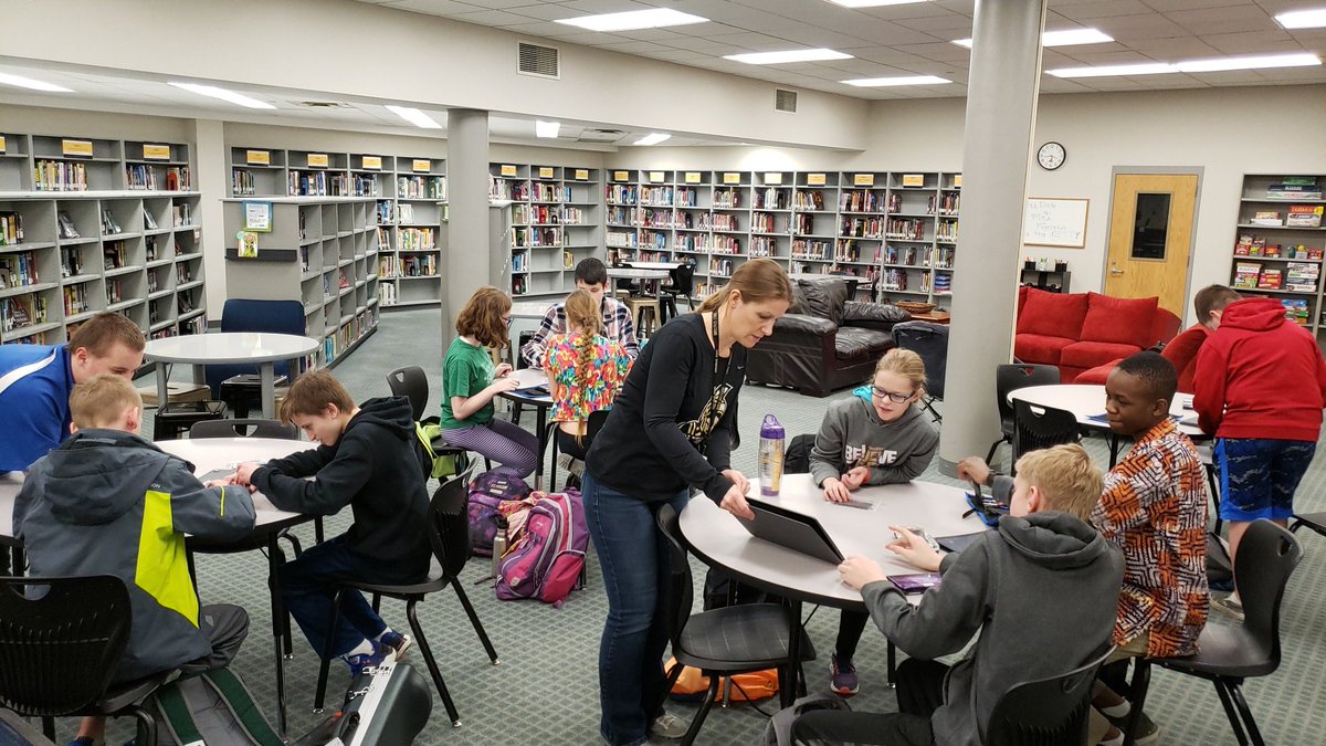 AaronPreabtBPS's tweet photo. @LegacySabers IT Student Interns are mentoring Simle Spartan Cyber students on Chromebook repairs!#learnbps https://t.co/XTSkYuTyp0