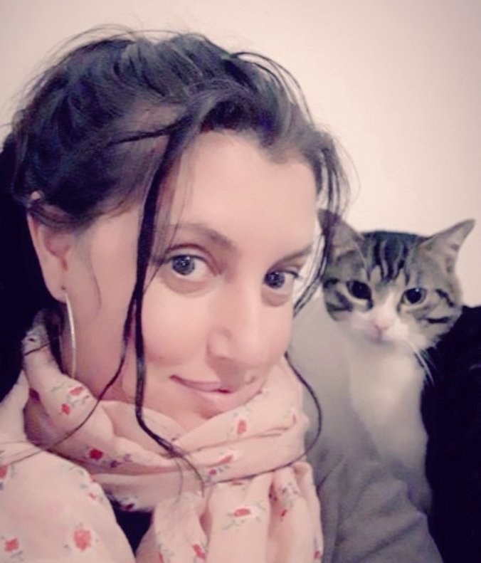 IsabelleVenier's tweet image. L'important n'est pas de gagner mais de finir la course. #LaMorale Posée devant #RastaRocket avec mon Jumper ❤️ #Mehow