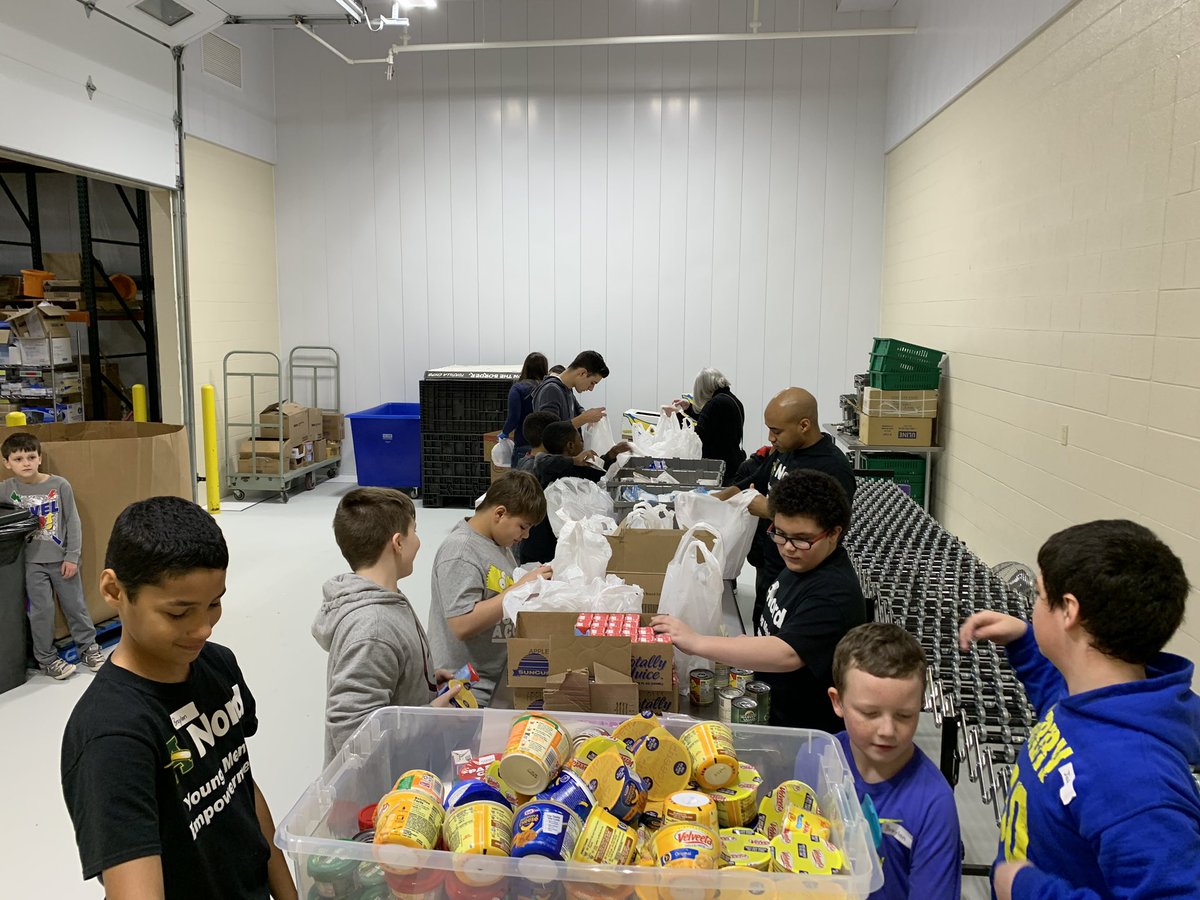 nordprincipal's tweet photo. Photos from our Young Men’s Empowerment service trip to the Second Harvest Food Bank. Our young men bagged over 300 bags of food that will be distributed to schools in Lorain County for those in need! Huge thank you @SecondHarvestOH for having us! https://t.co/1NkumbvrAA