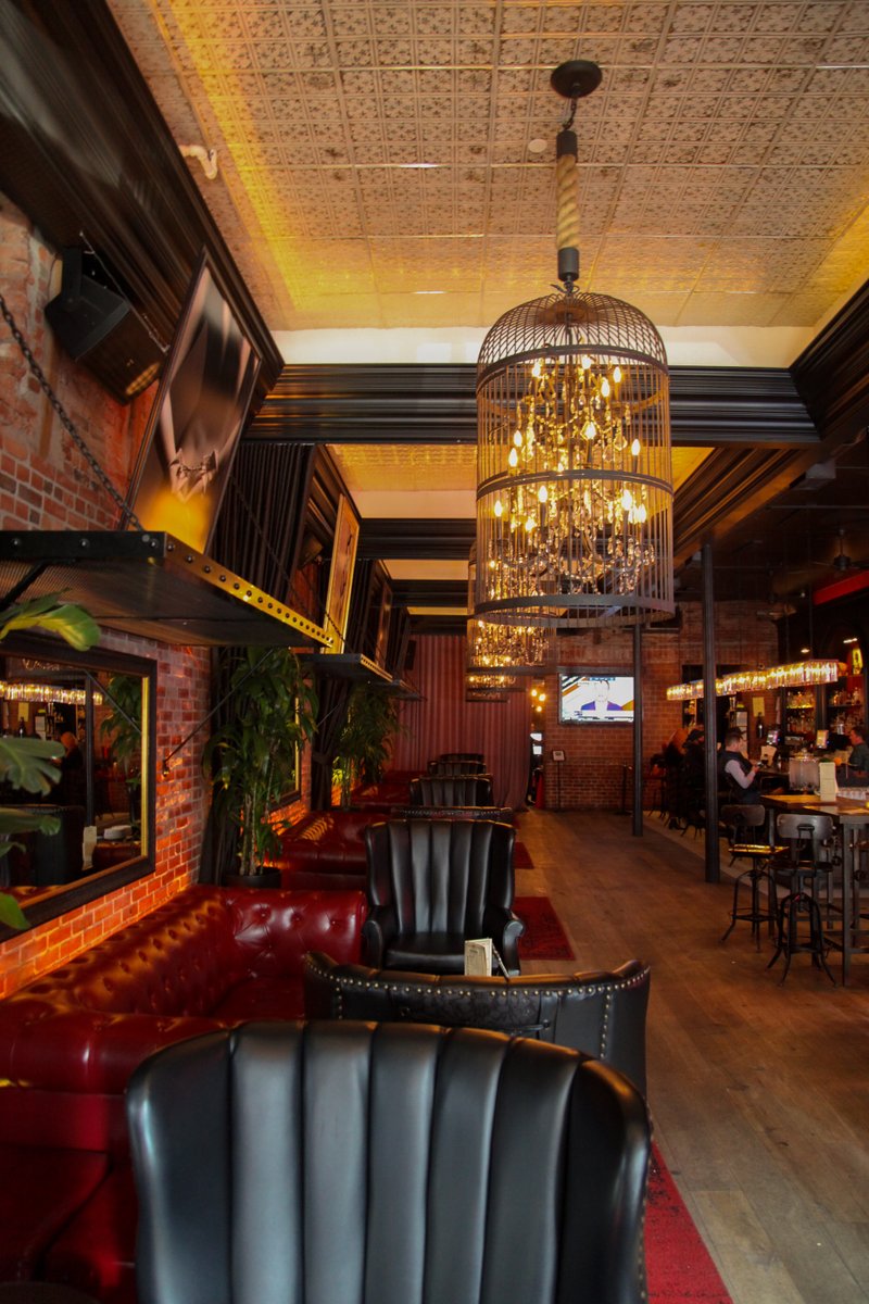 BarbarossaSF's tweet photo. Looking for the perfect place to unwind from that Monday stress? Slide into Barbarossa Lounge and sip away your worries at happy hour from 4-7pm. https://t.co/PZ56kVmgpp