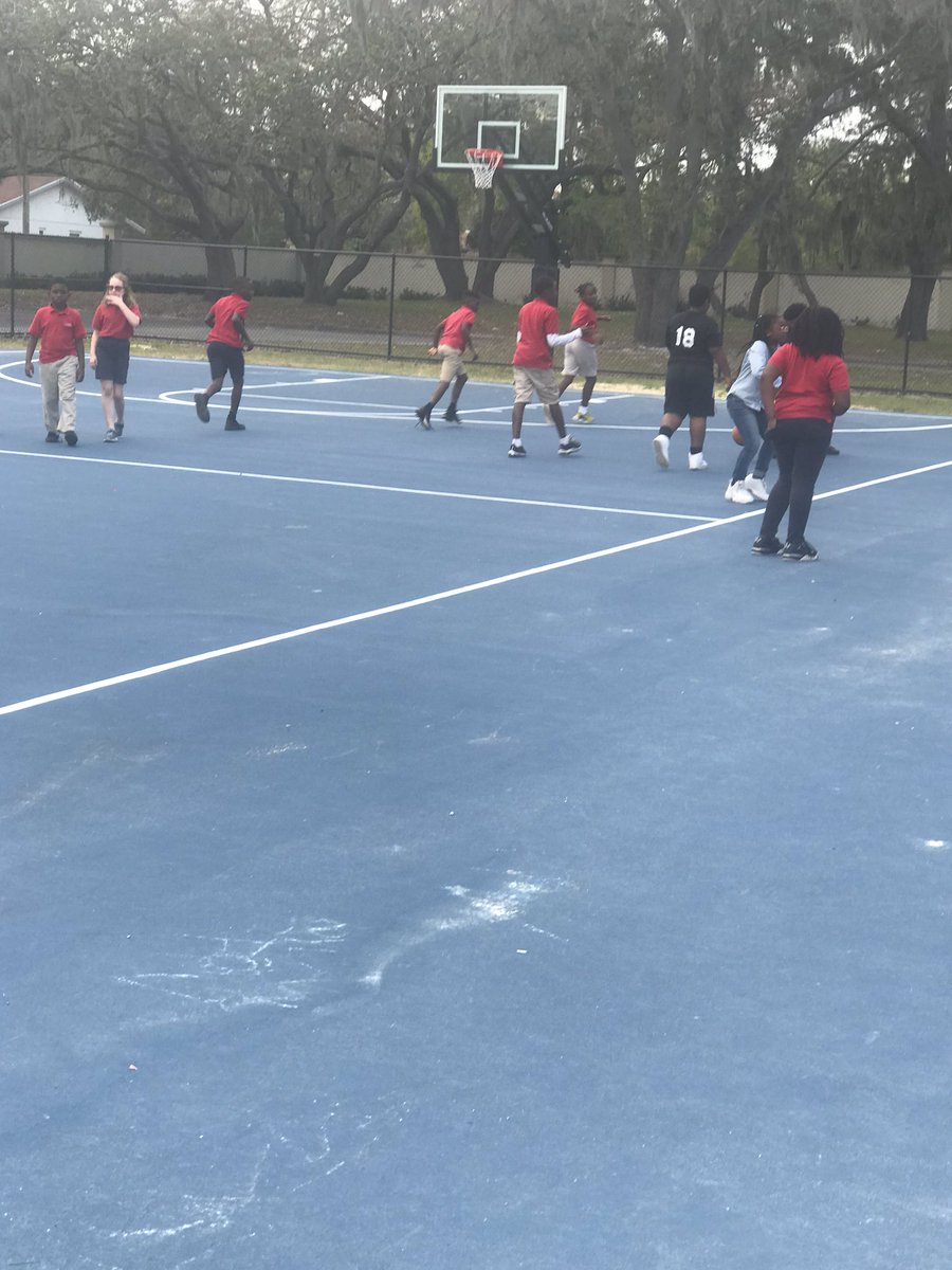 aliano_mr's tweet photo. 21 century #sports #teamwork #basketball #kickball https://t.co/9aBbc10TTK