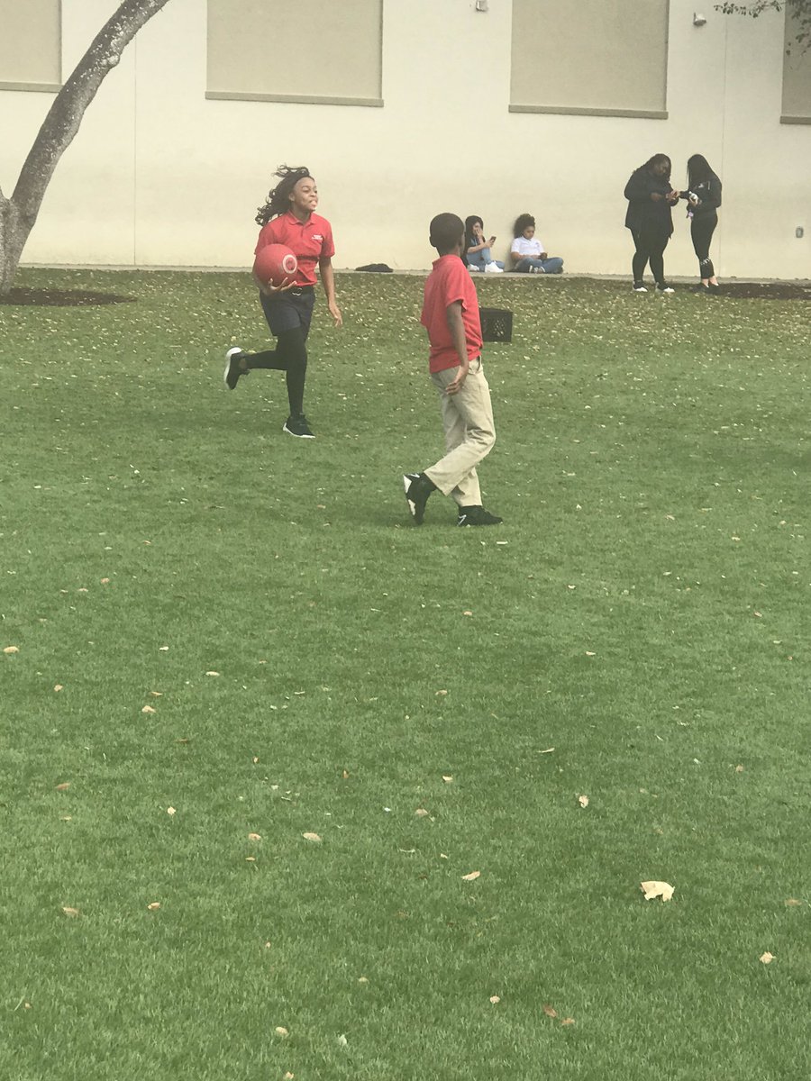 aliano_mr's tweet photo. 21 century #sports #teamwork #basketball #kickball https://t.co/9aBbc10TTK