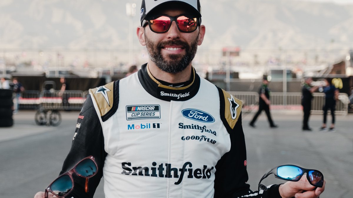 Aric_Almirola's tweet photo. A sunny California Top-10 calls for a @ShadyRays giveaway⚠️. Retweet this post and follow Shady Rays to win one of these three bad boys. Triple your odds by checking my Insta and Facebook. #Ad https://t.co/uMjoSxOR9n