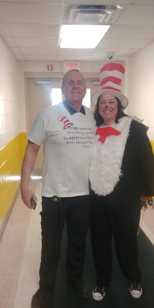 tracyosborne112's tweet photo. Thanks for visiting SRHS Superintendent Mr. Henry and Cat in the Hat! #ReadAcrossNJ https://t.co/FhUcfa2ZeO