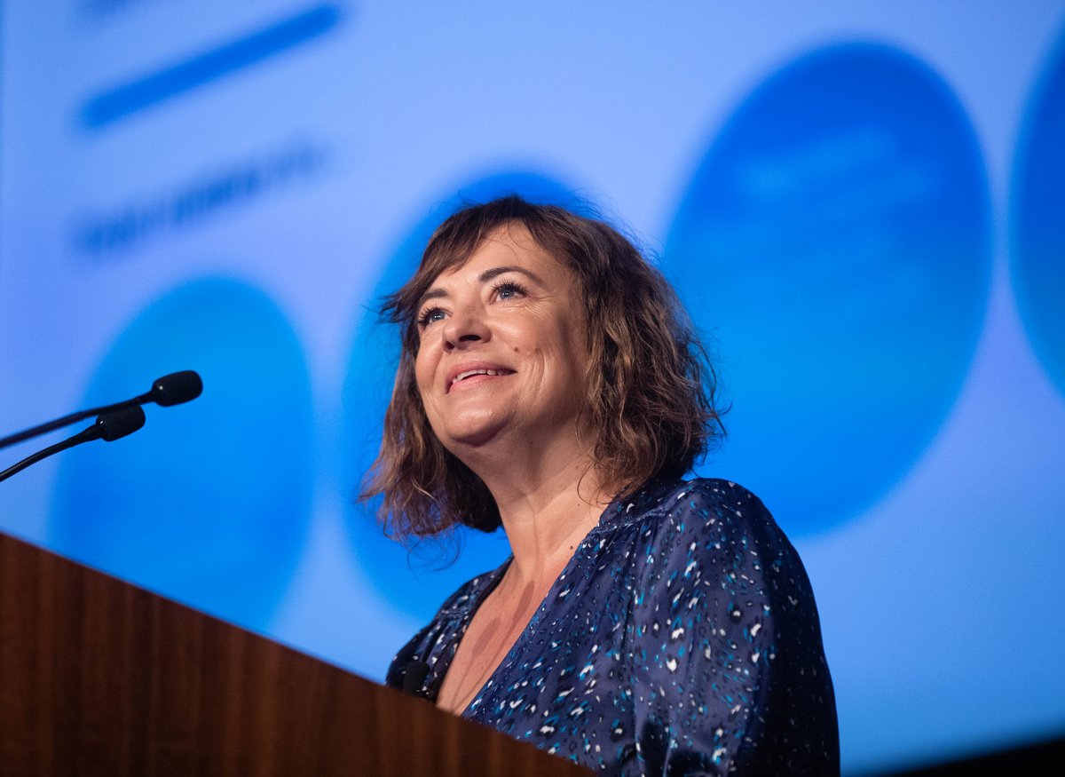 Four trust-building priorities for organisations:

- measure trust in your organisation
- be good at what you do
- find common ground and work together on solutions
- change the narrative of division and hostility 

by <a href="/HuttonOz/">Michelle Hutton</a> live at #AGS2020