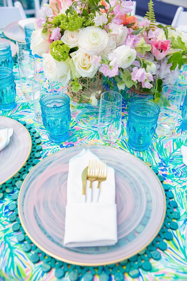 We absolutely LOVE this Lilly Pulitzer inspired party on the blog today! #lillypulitzer #partyideas #partytheme #birthdayparty #prettymyparty #partyplanning #partystyle buff.ly/2PD5BwH