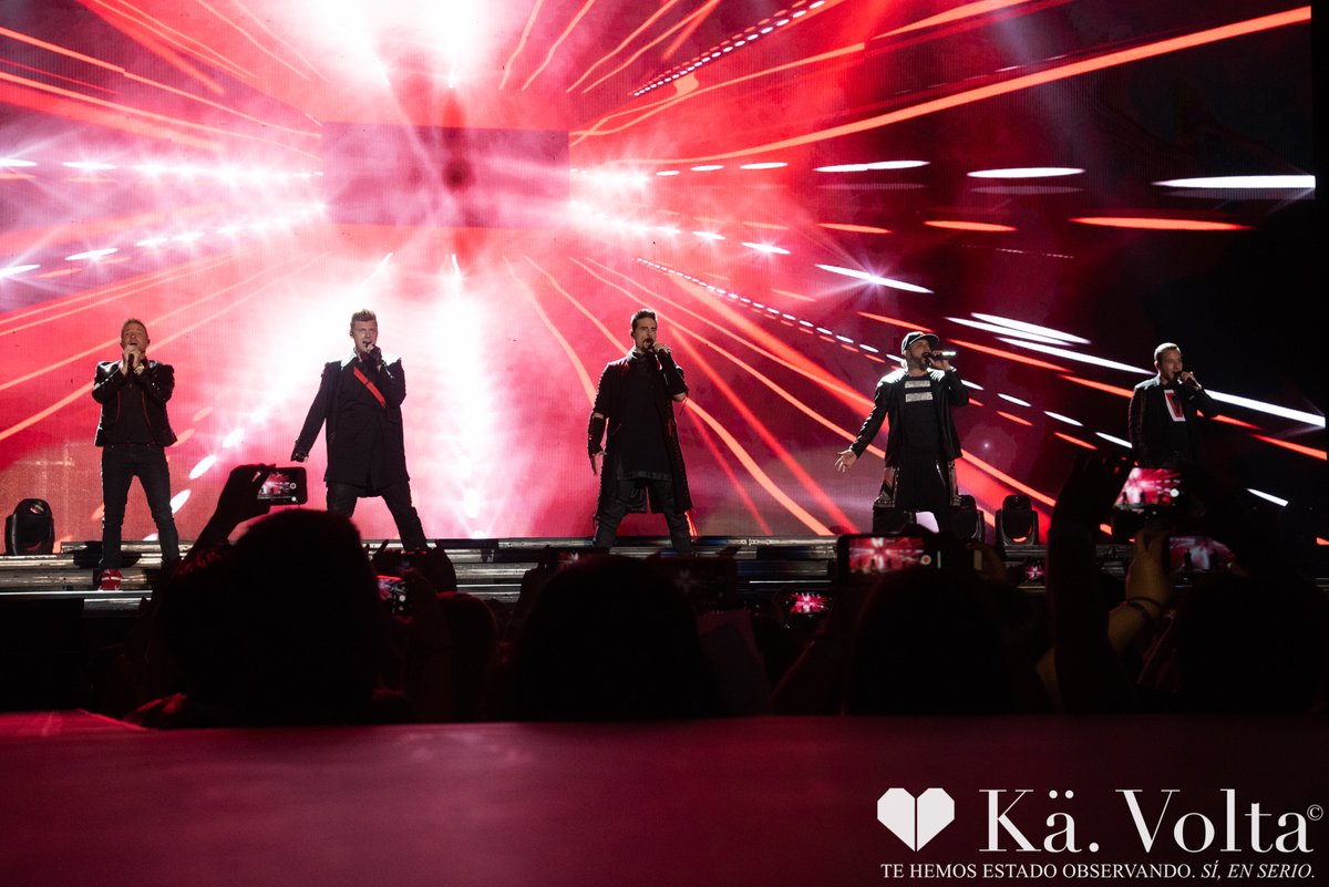 ka_volta's tweet photo. #KaVoltaMúsica 🎼 | @backstreetboys en la VFG, siempre guapos y talentosos⁠
⁠
Hay conciertos que vivirán para siempre en nuestro corazón y este ya tiene un lugarcito 💖⁠
⁠
Lee la nota de @Joy_Cartulinas, fotos @zaudare⁠

https://t.co/R6hq0gu449

#DNAWorldTour 
@ocesa_total https://t.co/U22pSfXVKw