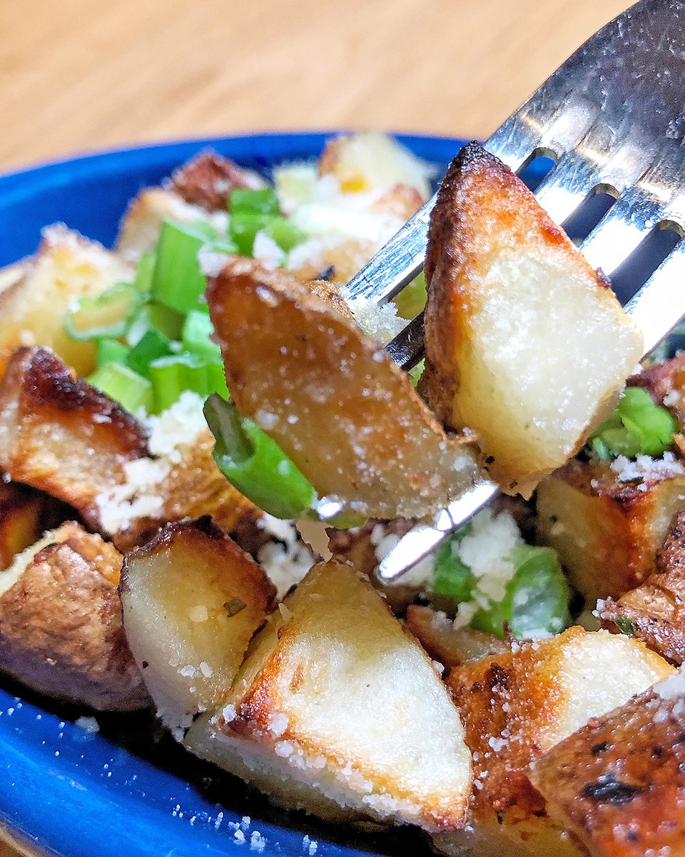 Our roasted potatoes are the perfect sidekick to our entrees. 🥘   #roastedpotatoes #sidedish #atlfoodie #delicious #smyrna #atlantarestaurants