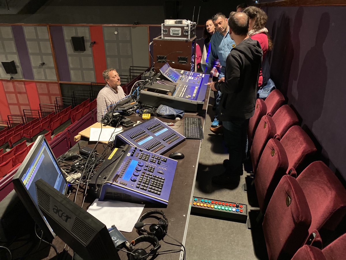 Stage #EAC à Saint-Maximin pour 20 professeurs du var. Présentation de partenaires culturels pour le 100% #EAC et le #PEAC de nos élèves. Présentation de l'action culturelle de <a href="/TandemSMAC/">Tandem SMAC</a> , visite de la Croisée des Arts et de l’orgue de la Basilique. <a href="/DAAC_nice/">DAAC-Nice</a> <a href="/AcademieNice/">Académie de Nice</a>