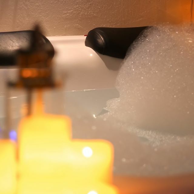 unionmotel's tweet photo. Quero sentir o seu corpo no meu, quente como o fogo, e molhado de desejo. https://t.co/QaBvHY6CDP https://t.co/rLLQXVewYm