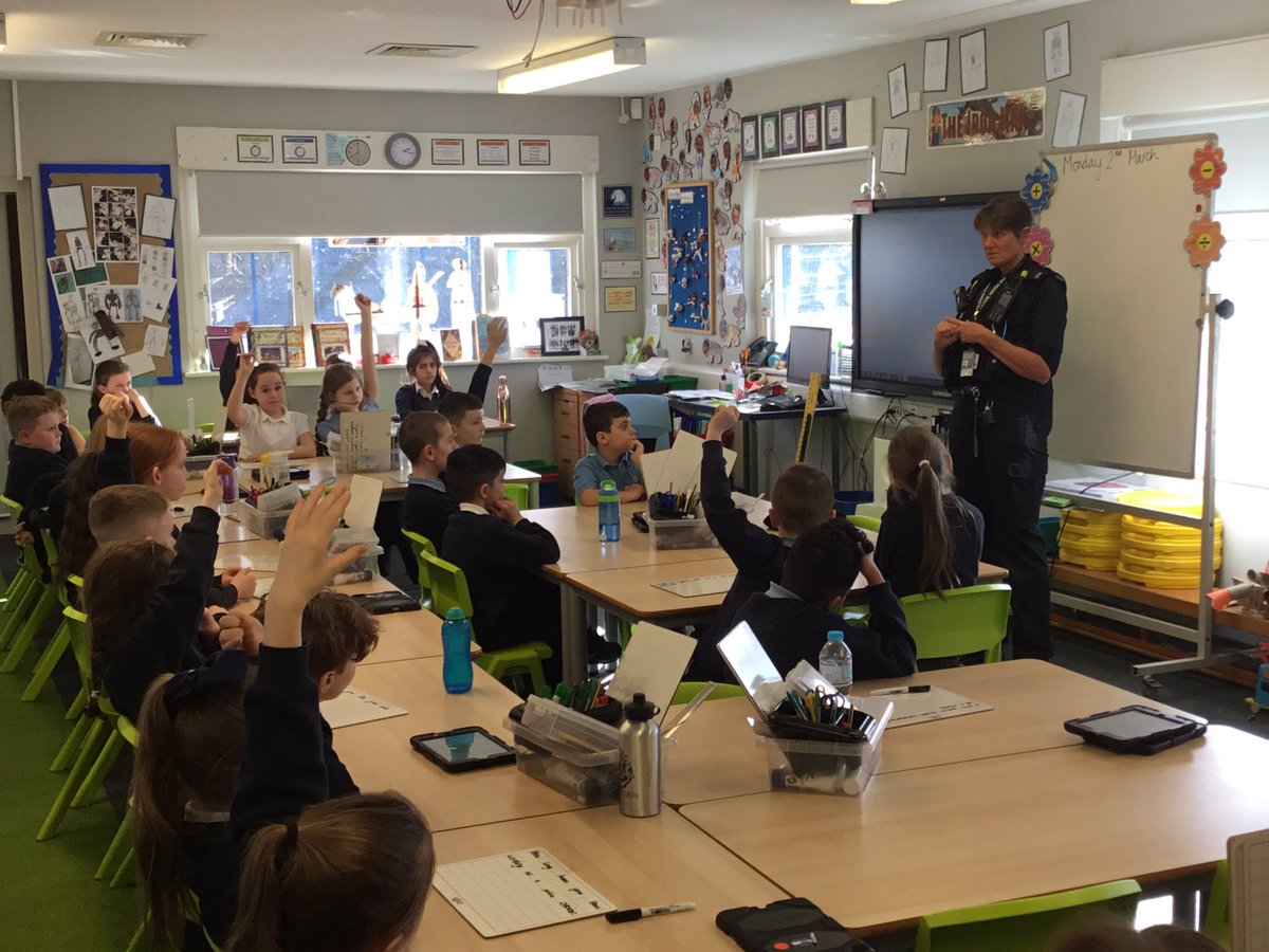 RachelMteacher's tweet photo. Pupils from Reception up to Year 5 @RScottPrimary got chance to ask our local police officers all about their job role today. They were very interested in the equipment that they use!  @CareersWeek https://t.co/nxoTfzUQe9