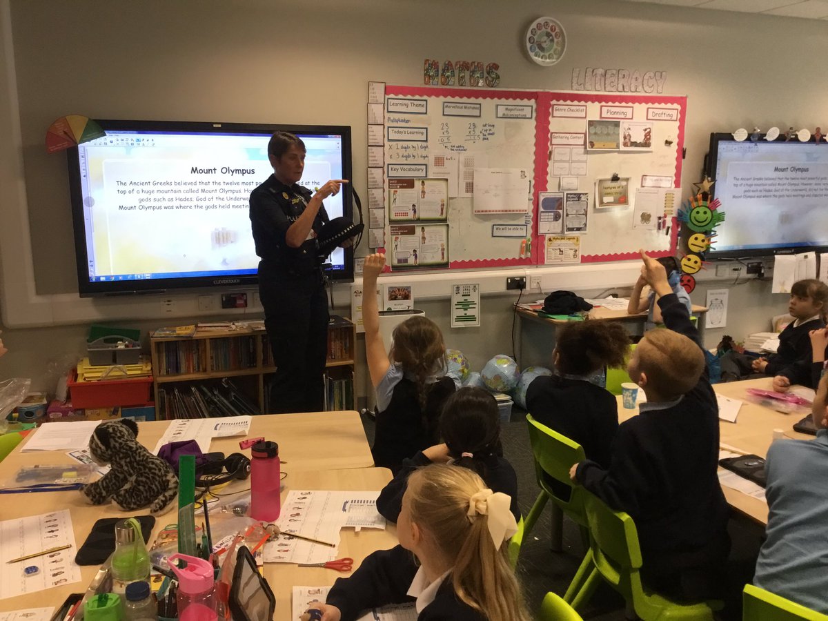 RachelMteacher's tweet photo. Pupils from Reception up to Year 5 @RScottPrimary got chance to ask our local police officers all about their job role today. They were very interested in the equipment that they use!  @CareersWeek https://t.co/nxoTfzUQe9