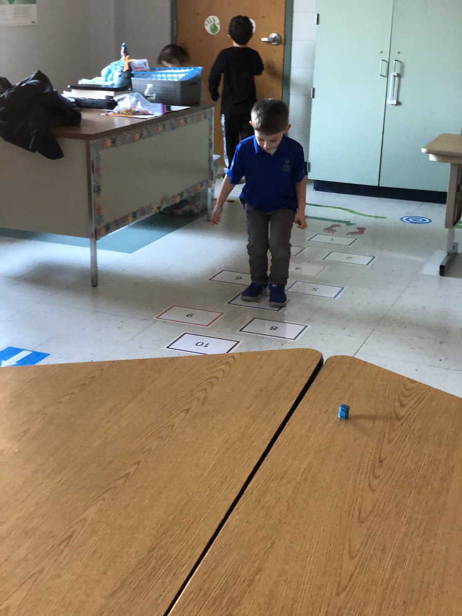 MissSimmons_PES's tweet photo. We had so much fun going on a sensory walk today! The kids for some energy out and then used some deep breathing to center ourselves for more learning! Thanks so much Mrs. Brady for sharing with us! https://t.co/ynGzNhlvyS