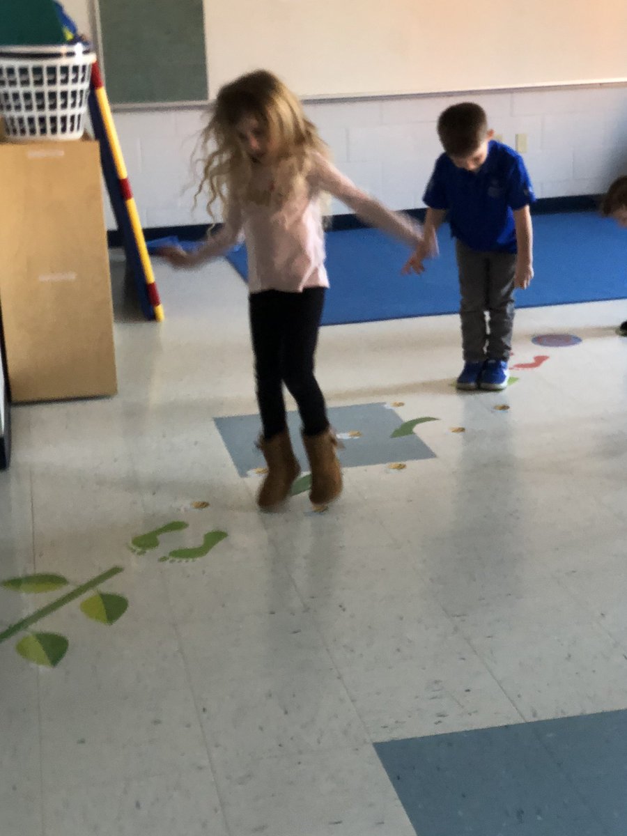MissSimmons_PES's tweet photo. We had so much fun going on a sensory walk today! The kids for some energy out and then used some deep breathing to center ourselves for more learning! Thanks so much Mrs. Brady for sharing with us! https://t.co/ynGzNhlvyS
