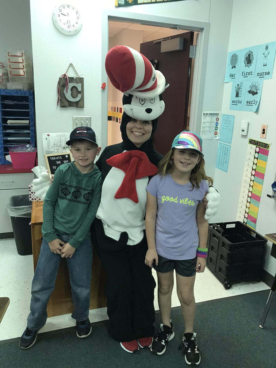 Carters2ndGrade's tweet image. We had a special visitor help us start off Read Across America Week! @LorenaPrimary #LISDFutureFocus #ReadAcrossAmerica