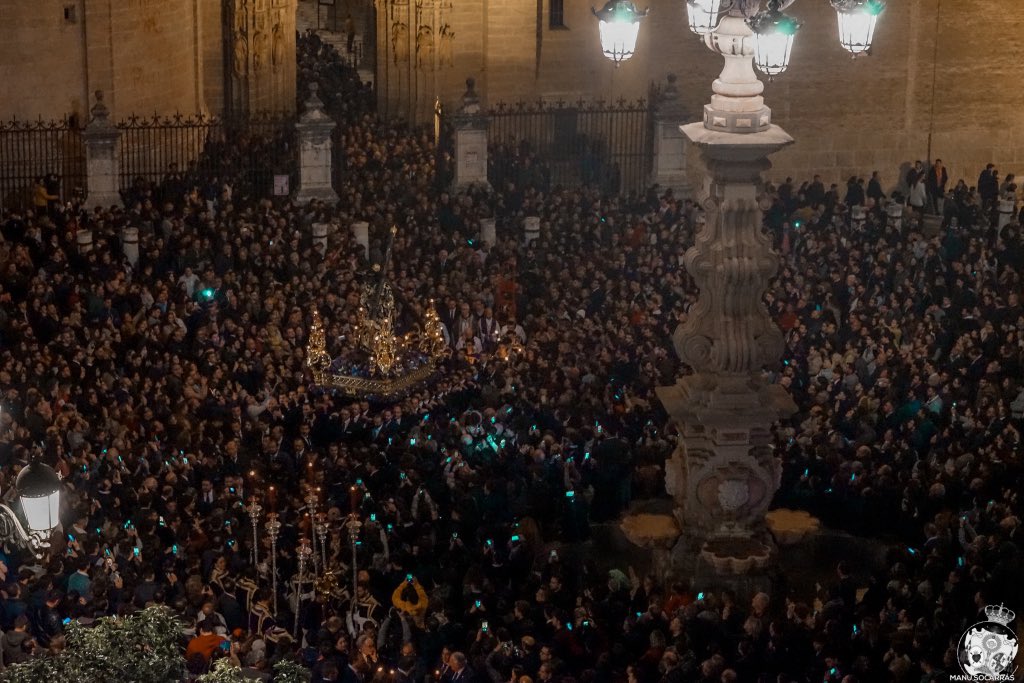 Hdad_LosGitanos's tweet photo. ... Y Sevilla lo esperaba.

#VíaCrucisSevilla20 #SaludyAngustias #TDSCofrade https://t.co/5tTikk8sUy
