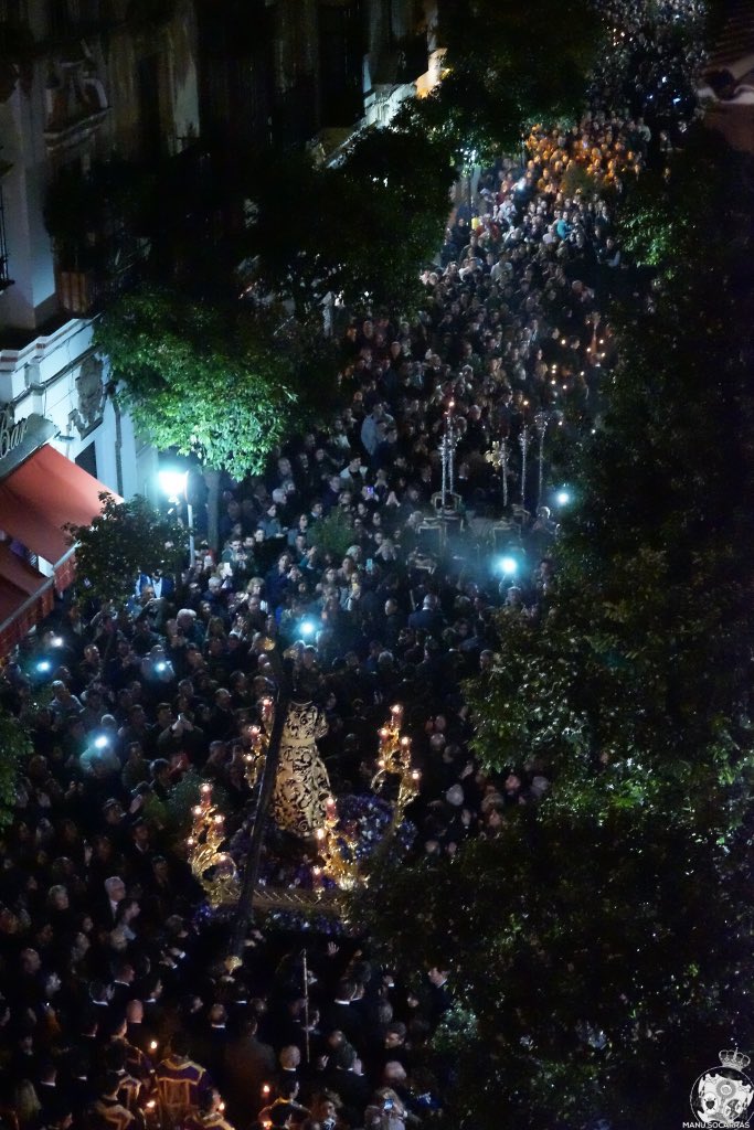 Hdad_LosGitanos's tweet photo. ... Y Sevilla lo esperaba.

#VíaCrucisSevilla20 #SaludyAngustias #TDSCofrade https://t.co/5tTikk8sUy