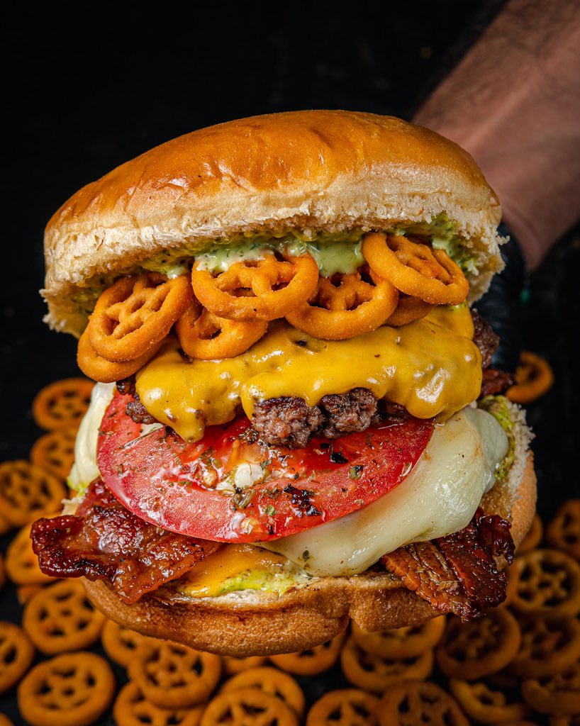 clubdelbajon's tweet photo. Hamburguesa con Rueditas 🤤 https://t.co/EIV3AgE076