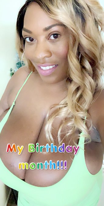 Watch Holly Himalayas's leaked NSFW photo on TwXstars