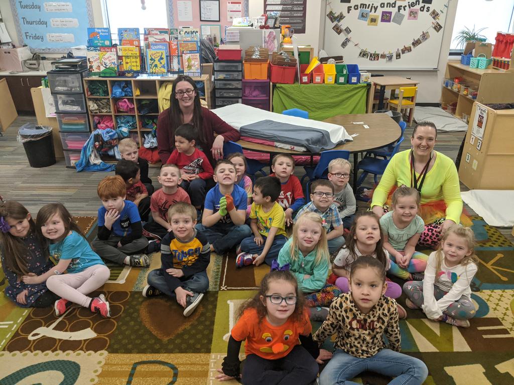 LPPwithMrsT's tweet photo. Check out our "many colors day!"  We had a blast learning about how emotions change throughout our day. We colored and wrote about the emotions we have and made a puppet to show how we were feeling today. @LittlePanthers1 #pawsitivepanthers #npspanthers https://t.co/1bRTxYQFFL