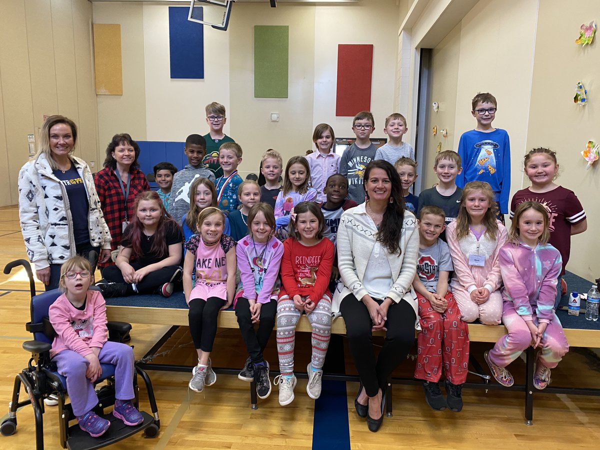 mahtomedi832's tweet photo. We kicked off #ReadAcrossAmerica this week with a very special author visit from @DawnEQuigley Thank you, Dr. Quigley for visiting Wildwood Elementary School! Our students loved learning from you and are inspired to be hero helpers! #WeAre832 #ReadAcrossAmericaDay https://t.co/dCEYFOuwaW
