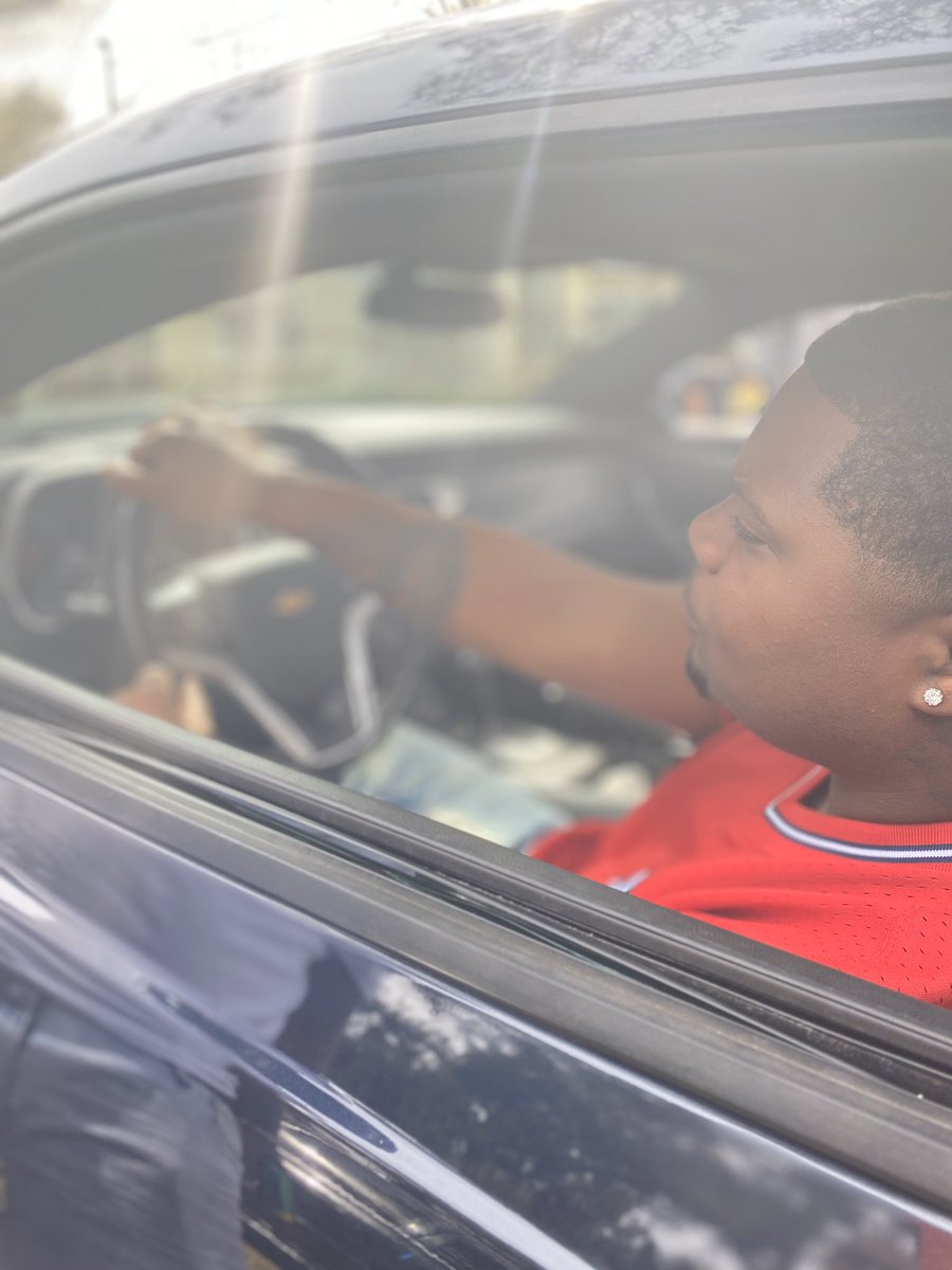 HeavyProfet's tweet image. This my lil lil bro. Same mama same daddy, this dude can sing his ass off. Follow him on IG and check him out @vantepurey_sings2