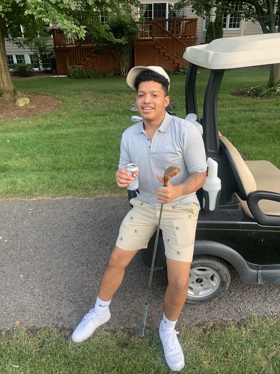 RyanHoyer1's tweet photo. Happy birthday brother thanks for always staying real g🍺🎉 love you Brody♥️ NO Homo! party the fuck up😇 @jamarr_williams https://t.co/zpGXzMH1Ik