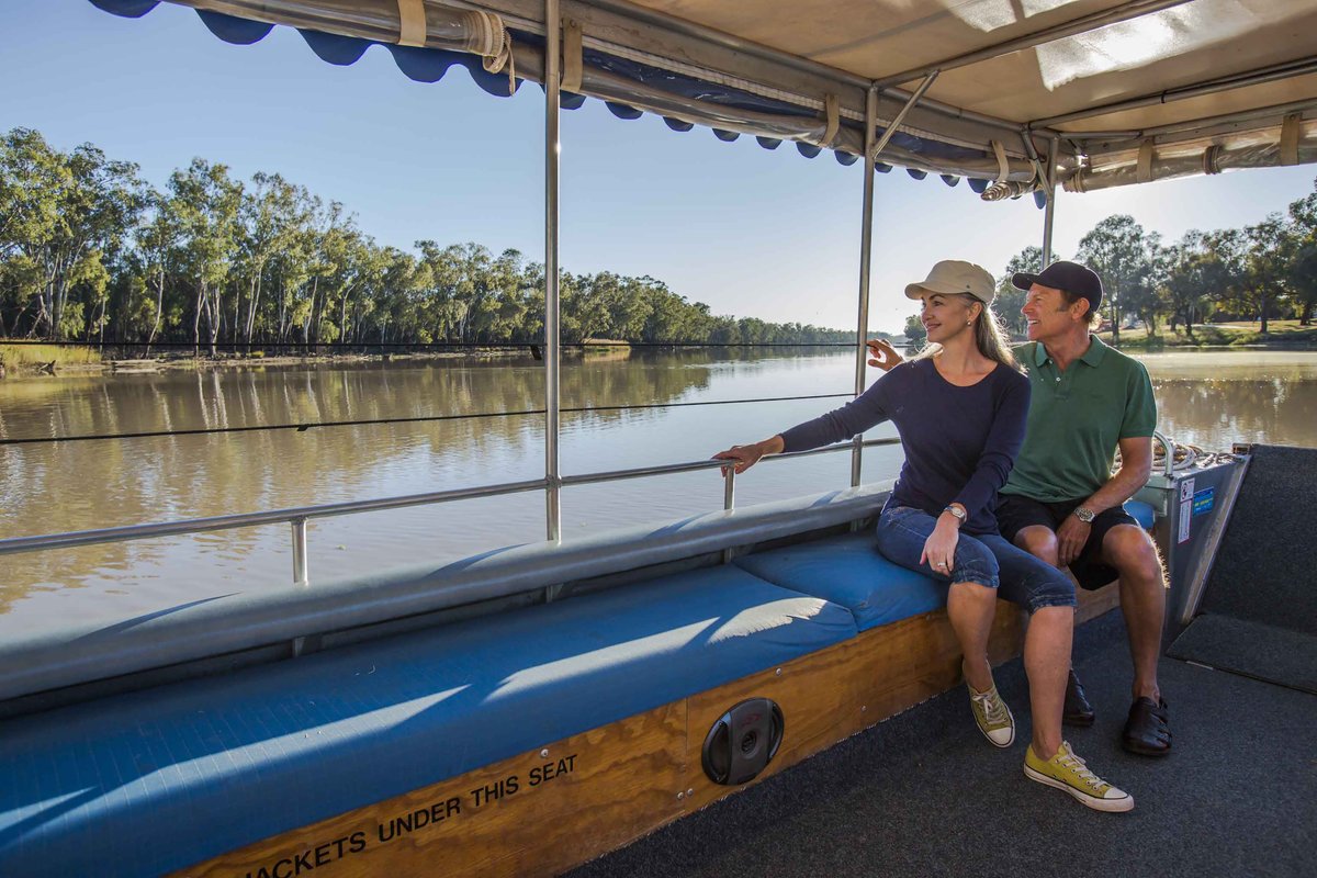 Australia's tweet photo. Welcome to the @BalonneSc where the roads are open and the region is picture-perfect. Stop, stay and explore this part of @Queensland's @sqcountry. Head to the St George Visitor Information Centre for travel tips, giveaways and more. #HolidayHereThisYear #WelcomeMate https://t.co/czczcD7ema