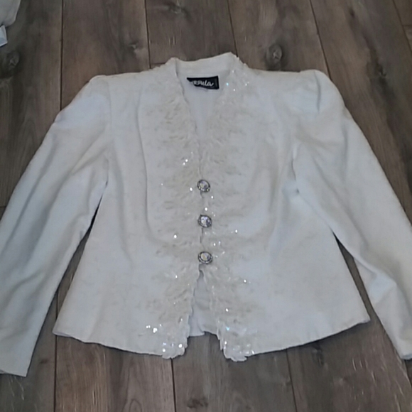 parlor1's tweet photo. So good I had to share! Check out all the items I'm loving on @Poshmarkapp from @RealDIVASrLARGE @LoriLoricombs4 #poshmark #fashion #style #shopmycloset #ursulaofswitzerland #monifc: https://t.co/d4b2BfFDws https://t.co/mPTbDoHobY